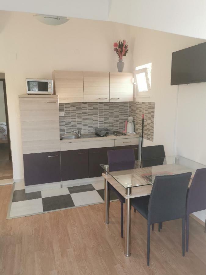 Apartmani "Ivan" Маріна Екстер'єр фото